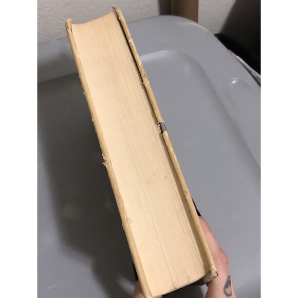 The Story of the Irish Race hardcover book - Picture 4 of 8